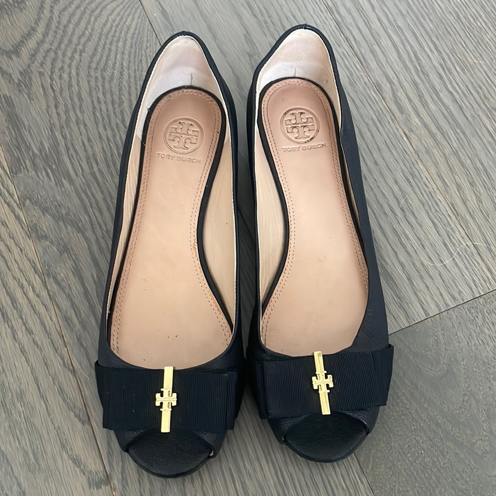 TORY BURCH BLACK PEEPTOE SHOES SIZE 7
